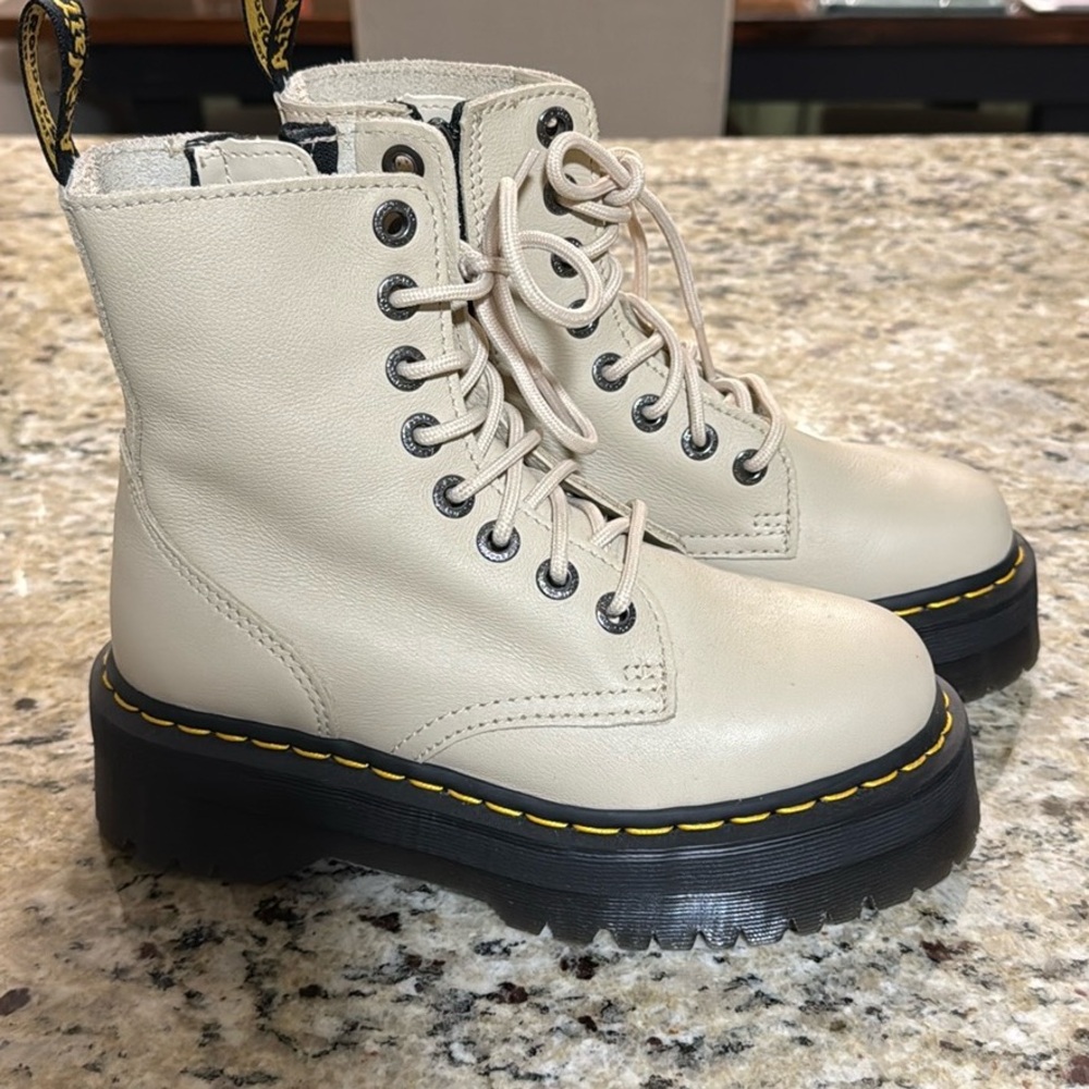 Dr Marten Jadon III Pisa Leather Platform Lace Up Boots